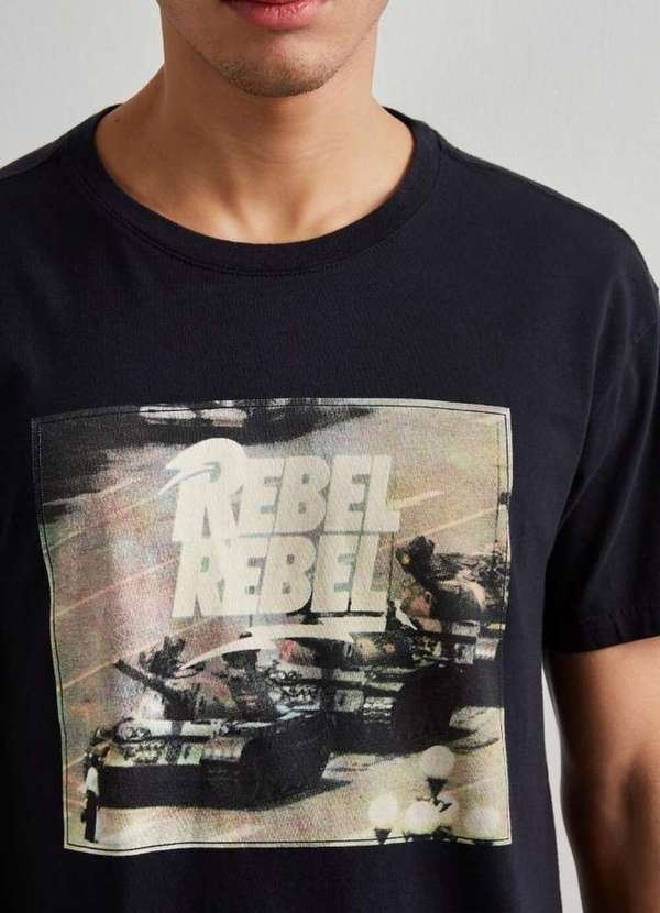 

Camiseta Estampada Rebel Preto