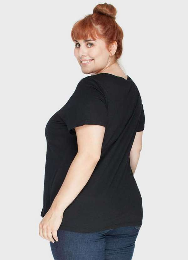 

Camiseta Justa Manga Curta Plus Size Preto Preto