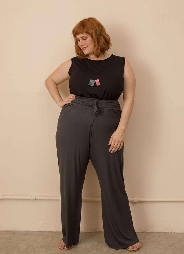 

Calça com Amarração Plus Size Chumbo- Cinza