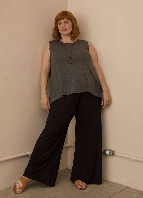 

Calça com Amarração Plus Size Preto- Preto