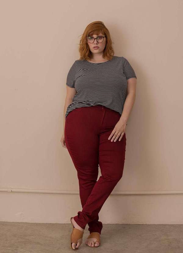 

Calça Skinny Sarja Plus Size Vinho-56 Vermelho