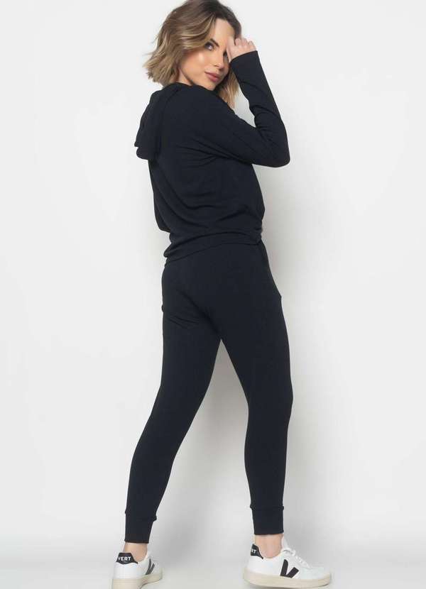 

Conjunto Comfy com Casaco e Jogger Canelado Preto