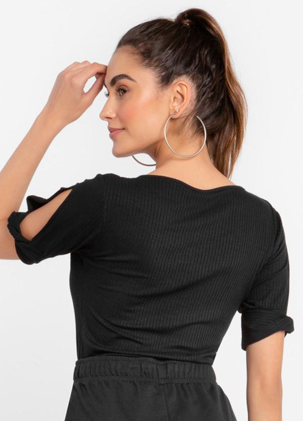 

Blusa Manga 3/4 com Detalhe Preto