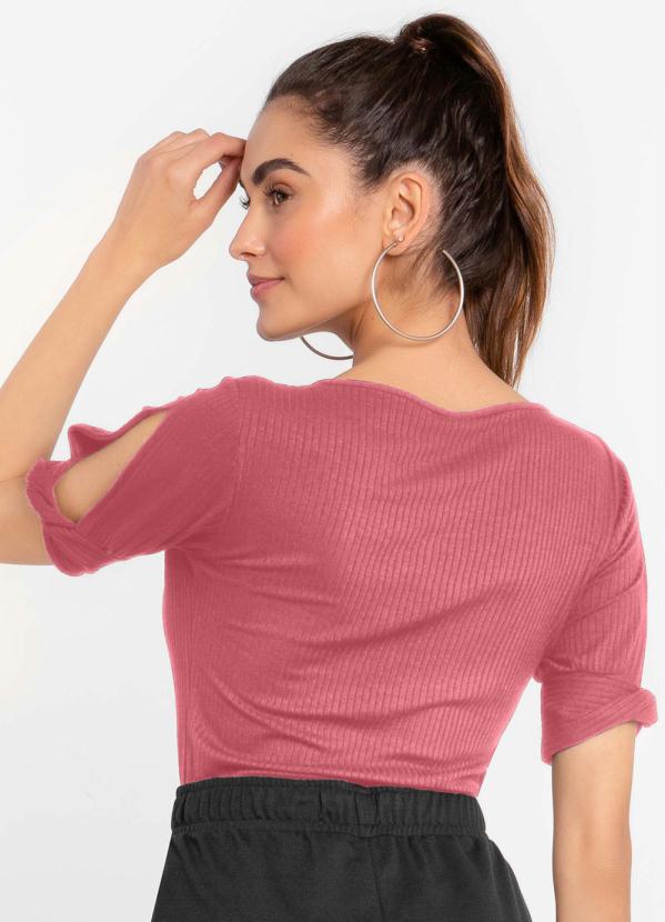 

Blusa Manga 3/4 com Detalhe Rosa