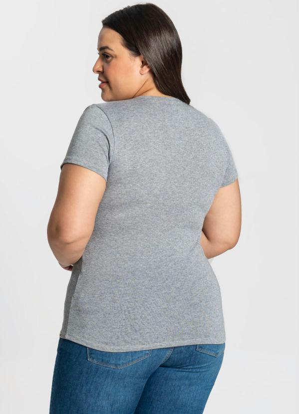 

Blusa Básica Feminina Cinza