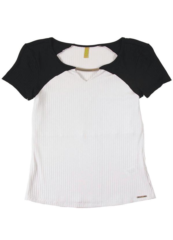 

Blusa Manga Curta com Aviamento Branco