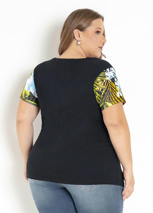 

Blusa Manga Curta Preta e Floral Plus Size, Preto