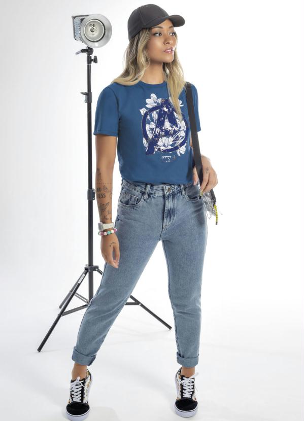 

T-Shirt em Meia Malha Estampada com Fóil Azul