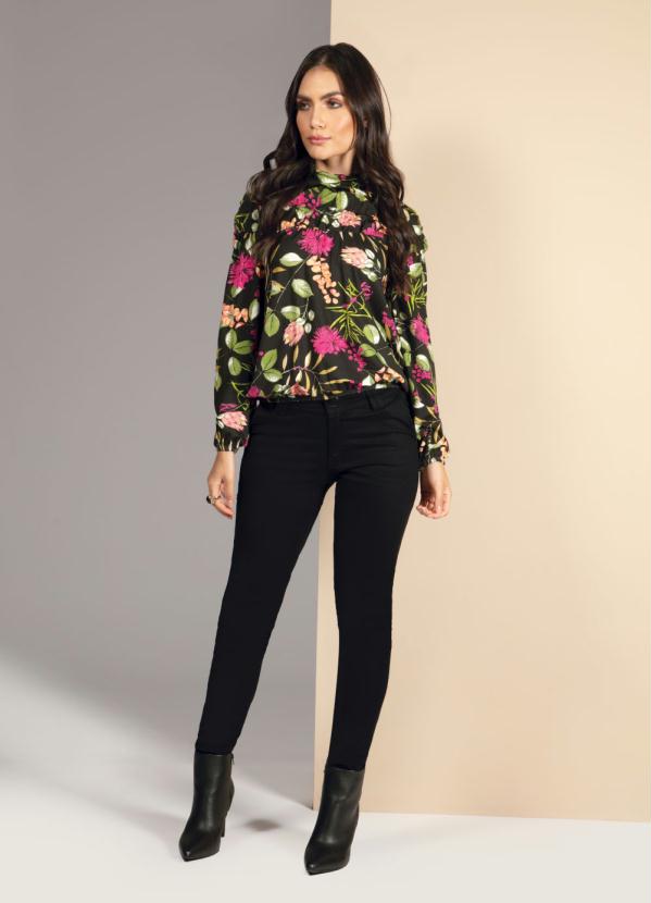 

Blusa Manga Longa Floral Preta, Preto