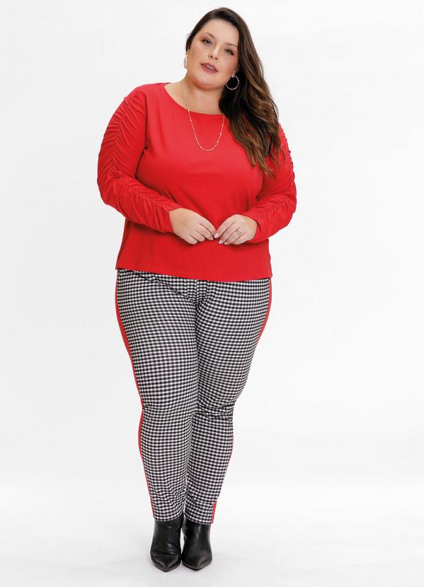 

Blusa Plus Size Vermelha com Franzido nas Mangas, Vermelho