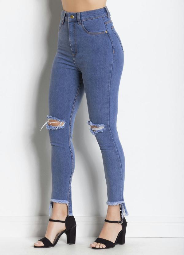 

Calça Jeans Azul Claro com Barra Mullet Desfiada