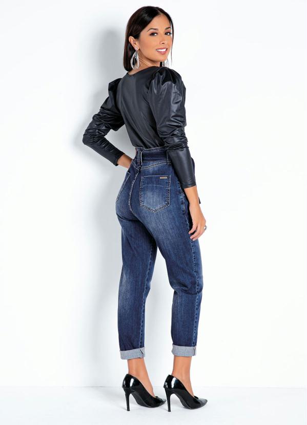 

Calça Jeans Mom Jeans com Pregas e Faixa Sawary, Azul