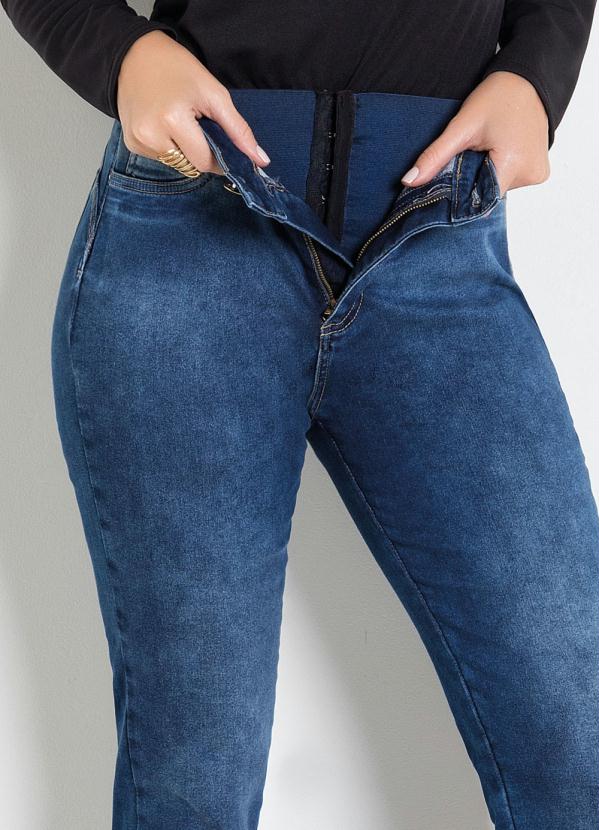 

Calça Sculp Jeans Cigarrete com Cinta e Bumbum, Azul