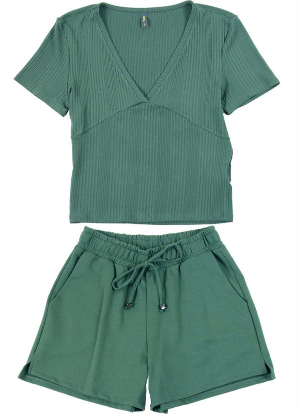 

Conjunto Blusa Manga Curta e Short Verde