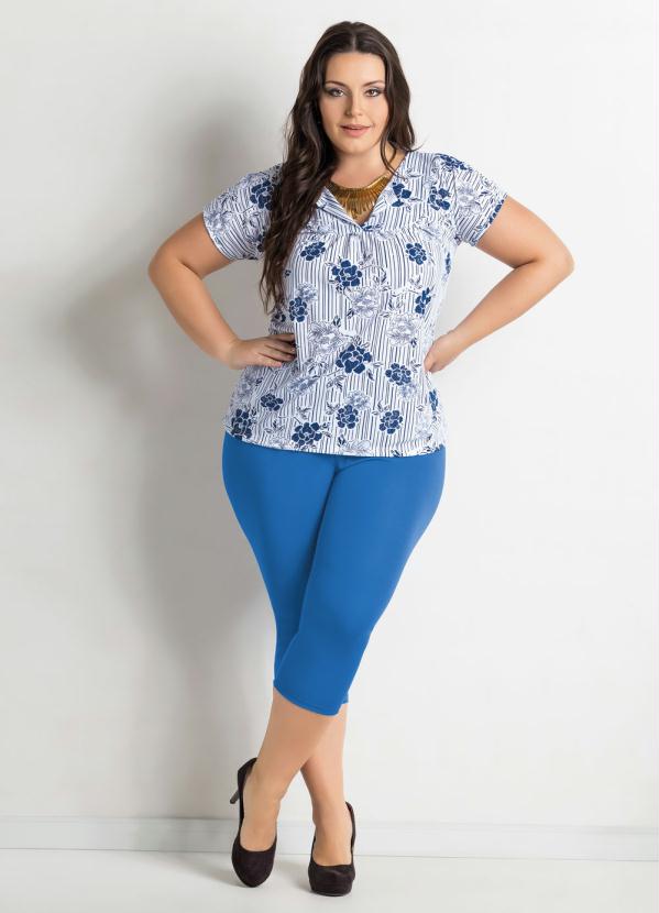 

Blusa Estampada e Corsário Azul Plus Size