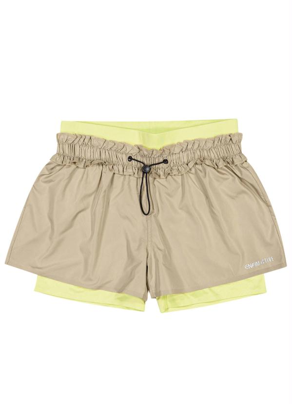 

Shorts Bege Tradicional com Aplique