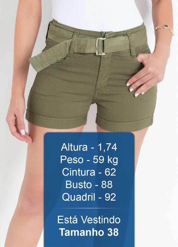 

Short Clochard Verde Militar Sawary com Faixa