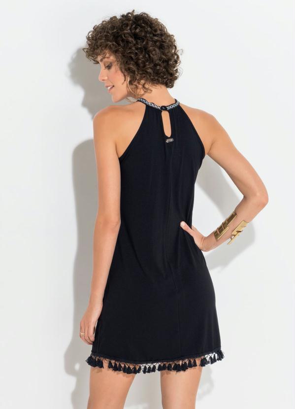 

Vestido Quintess Preto Detalhes Frontal e Pompom