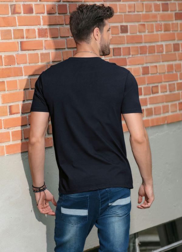 

Camiseta Preta com Estampa Frontal, Preto