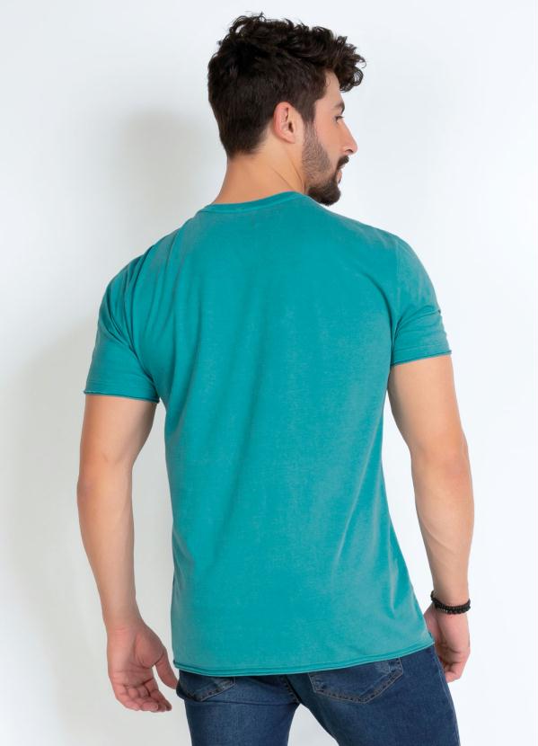 

Camiseta Verde Marmorizada com Bolso e Estampas