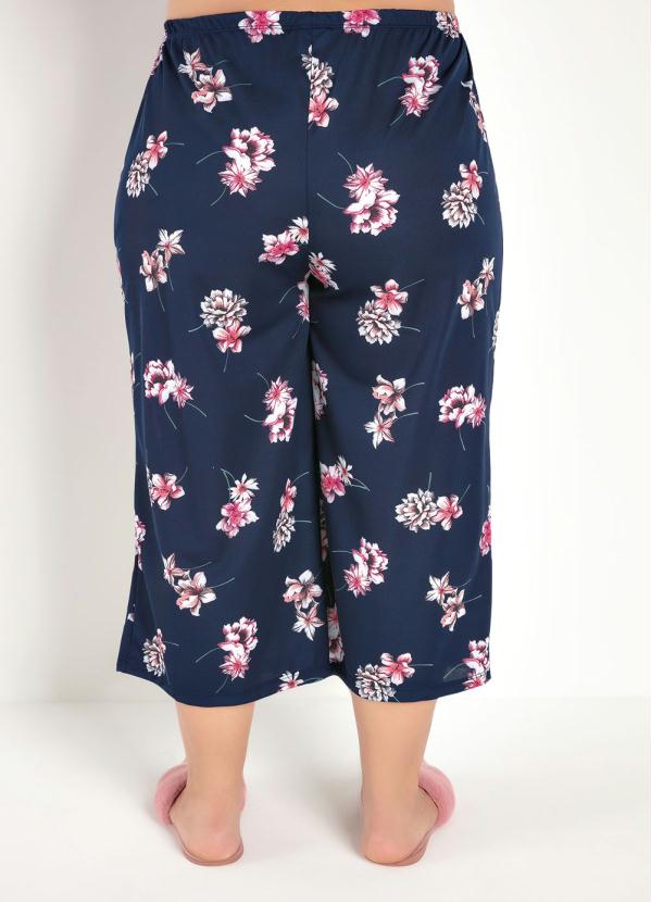 

Pijama com Calça Capri Rosa/Floral