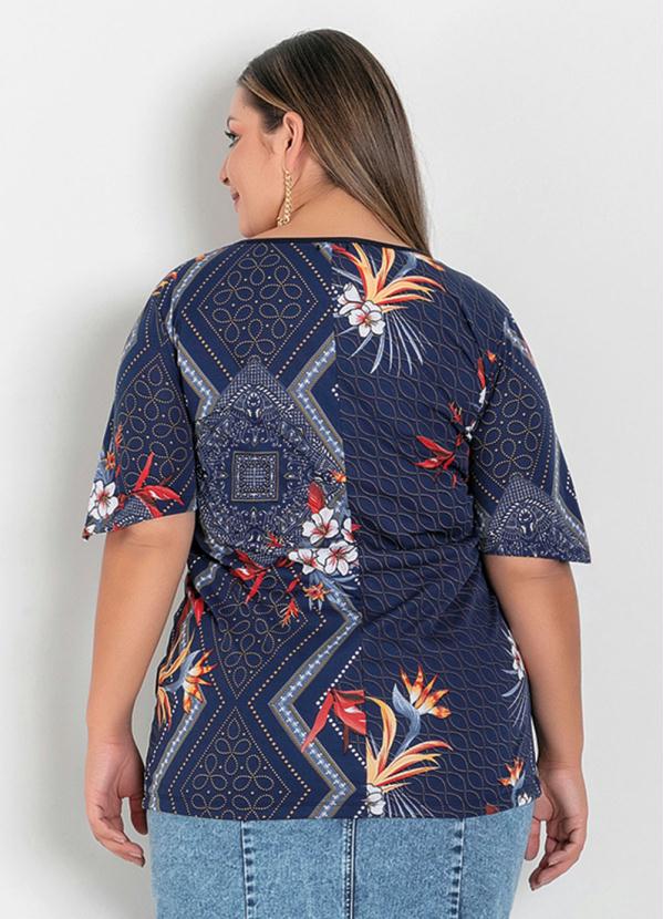 

Blusa Arabescos e Floral Alongada Plus Size, Azul