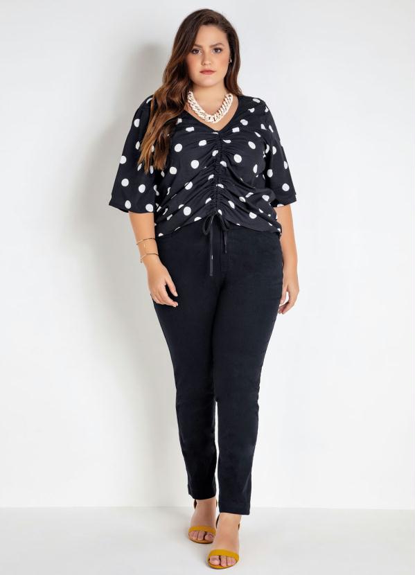 

Blusa Plus Size Preta com Poá e Franzido, Branco