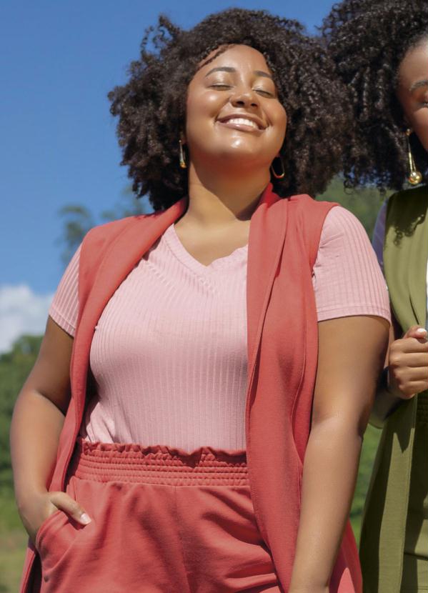 

Blusa Canelada Básica com Decote V Rosa