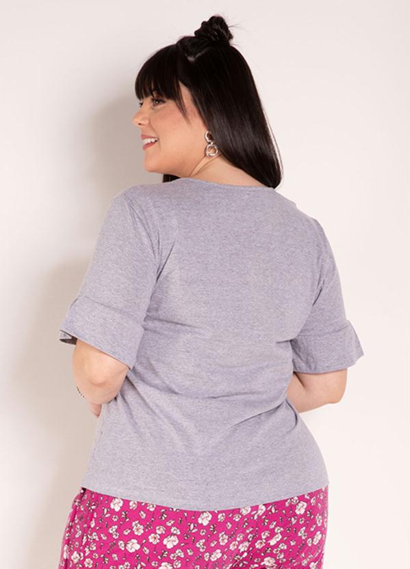 

Blusa Mescla com Babados nas Mangas Plus Size, Cinza