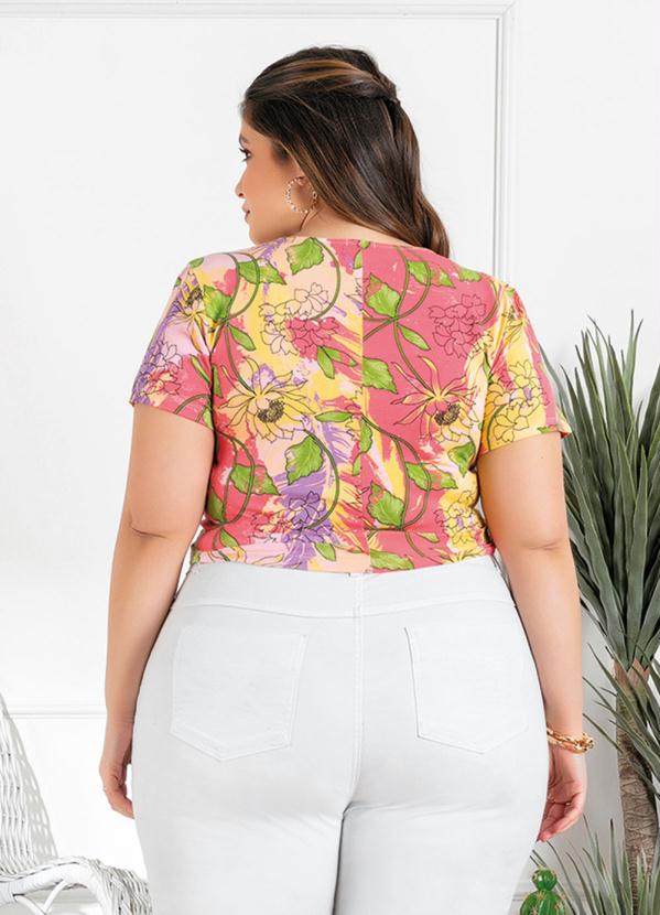 

Blusa Plus Size Floral Barra com Torção, Vermelho