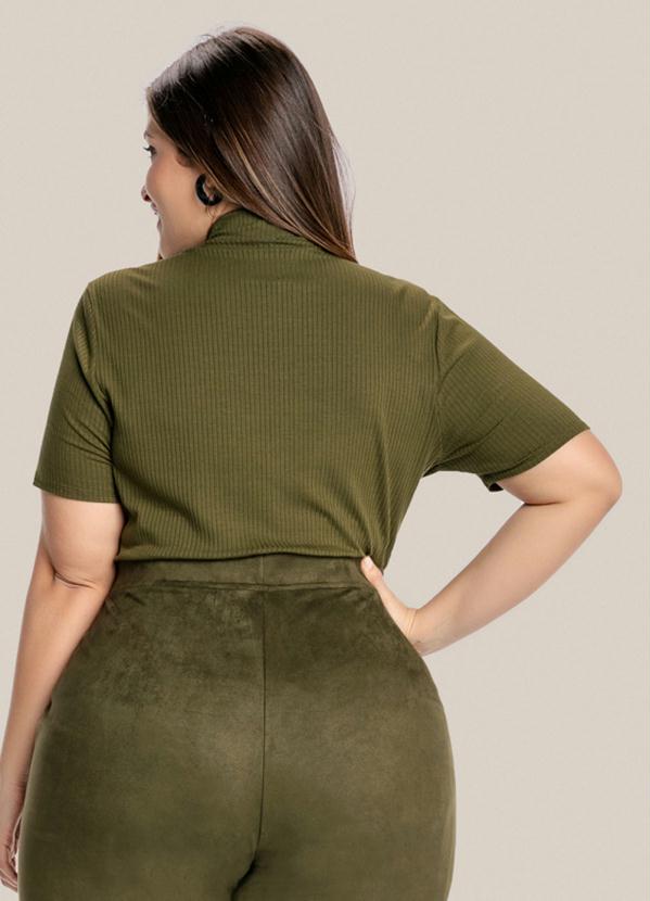 

Blusa Plus Size Manga Curta com Gola e Zíper Verd, Verde