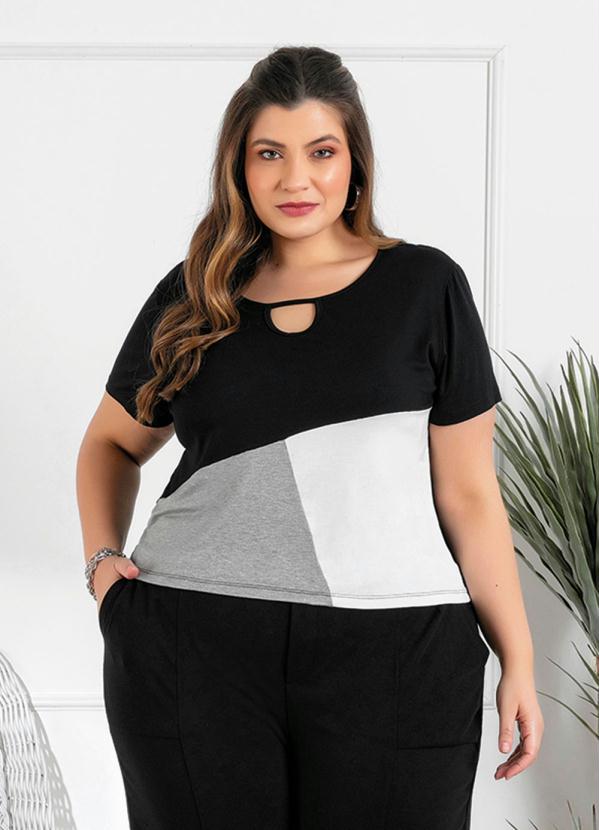 

Blusa Plus Size Preta com Recortes Contrastantes, Preto