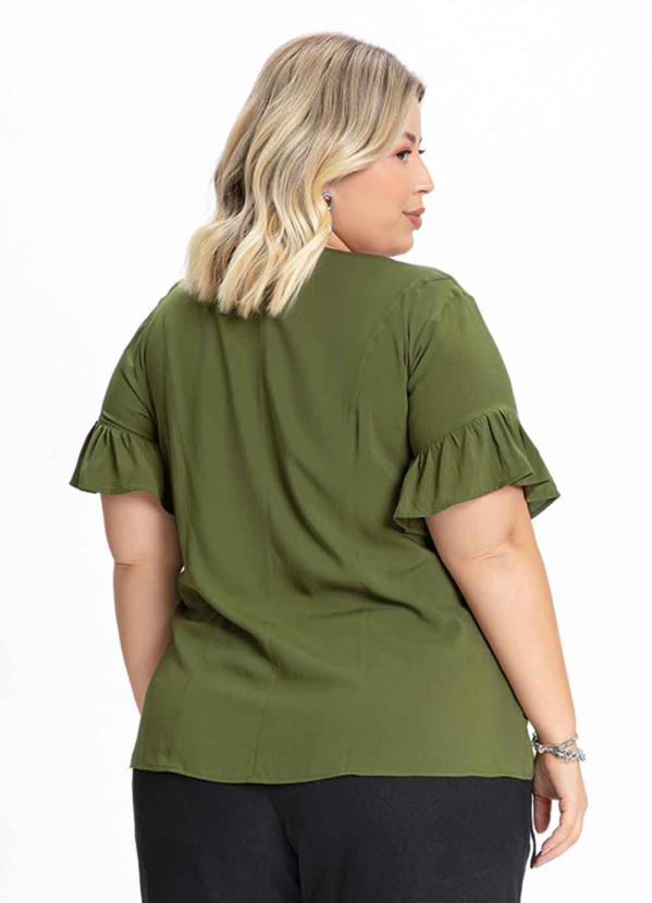 

Blusa Plus Size Verde Olíva com Babado e Zíper