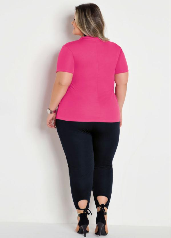 

Blusa Rosa Plus Size com Gola Laço