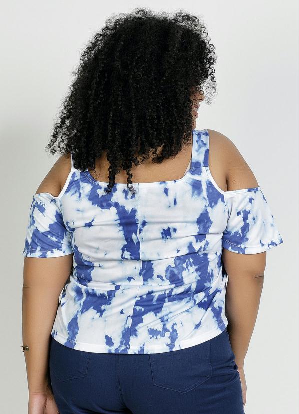 

Blusa Tie Dye Azul com Ombros Vazados Plus Size