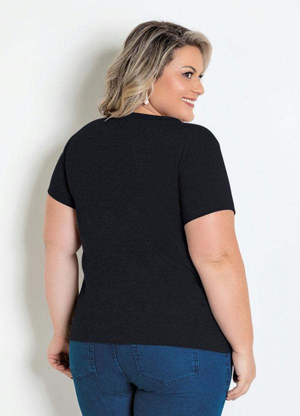 

T-Shirt Preta com Estampa Frontal Plus Size, Preto