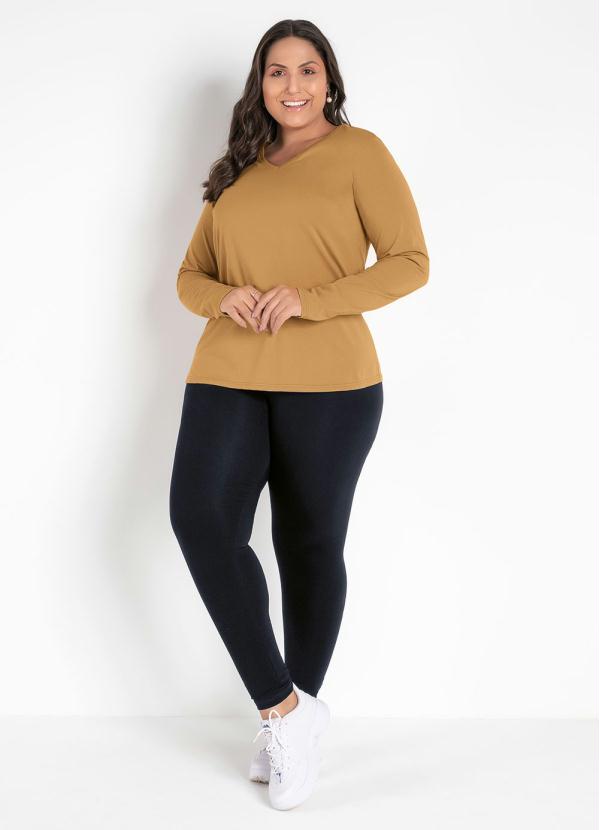 

Blusa Básica Mostarda Plus Size Decote V, Amarelo