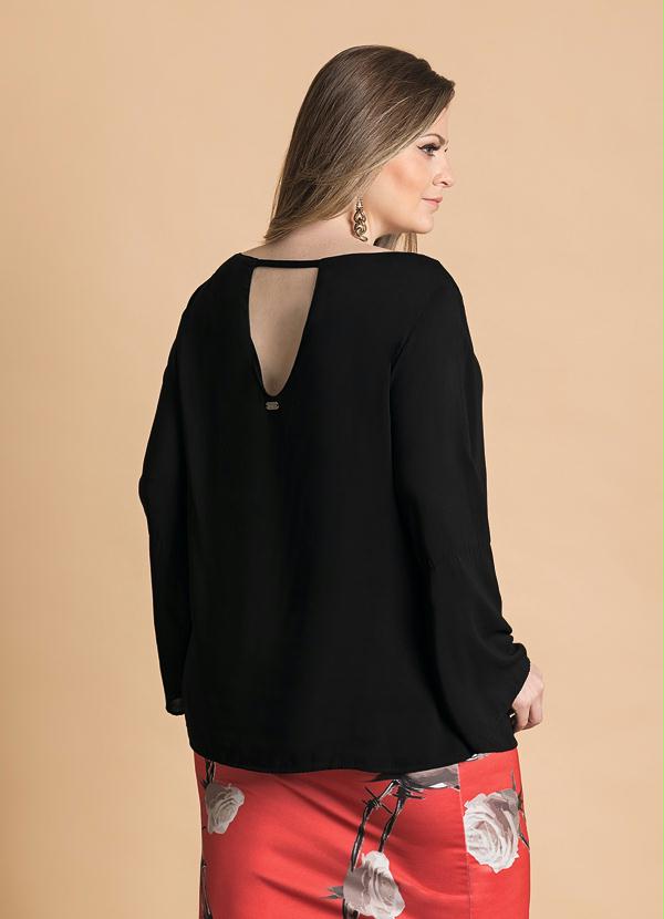 

Blusa com Mangas Sino Preta Plus Size, Preto