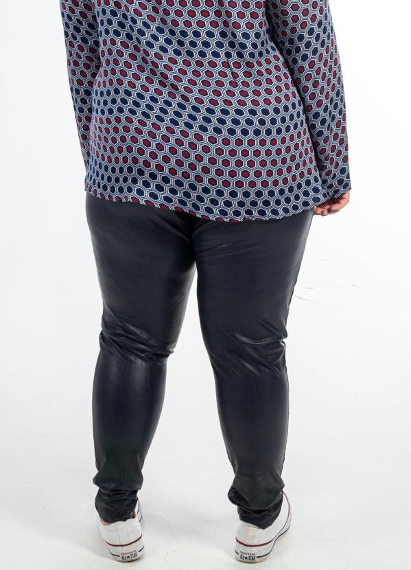 

Calça Plus Size em Pu Peletizado Preto, Cinza