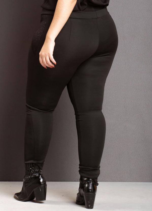 

Calça Skinny Blackout Plus Size Preto