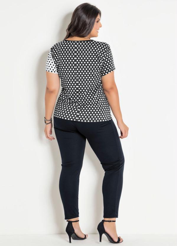 

Conjunto com Blusa e Calça Poá Preta Plus Size, Preto