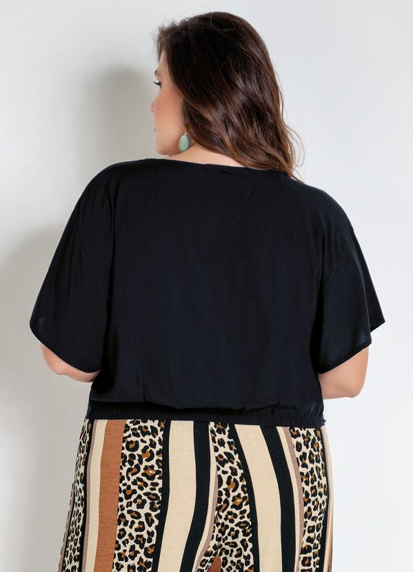 

Camisa Plus Size Cropped Preta com Amarração, Preto