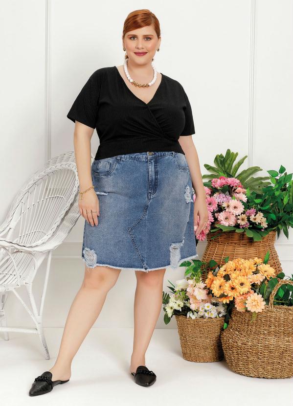 

Cropped Plus Size Preto Transpassado