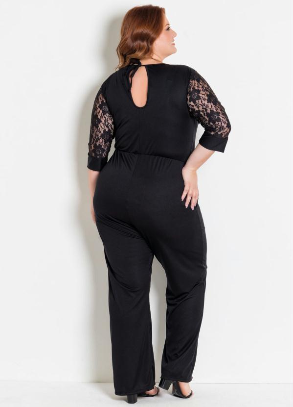 

Macacão Preto com Renda Plus Size Marguerite