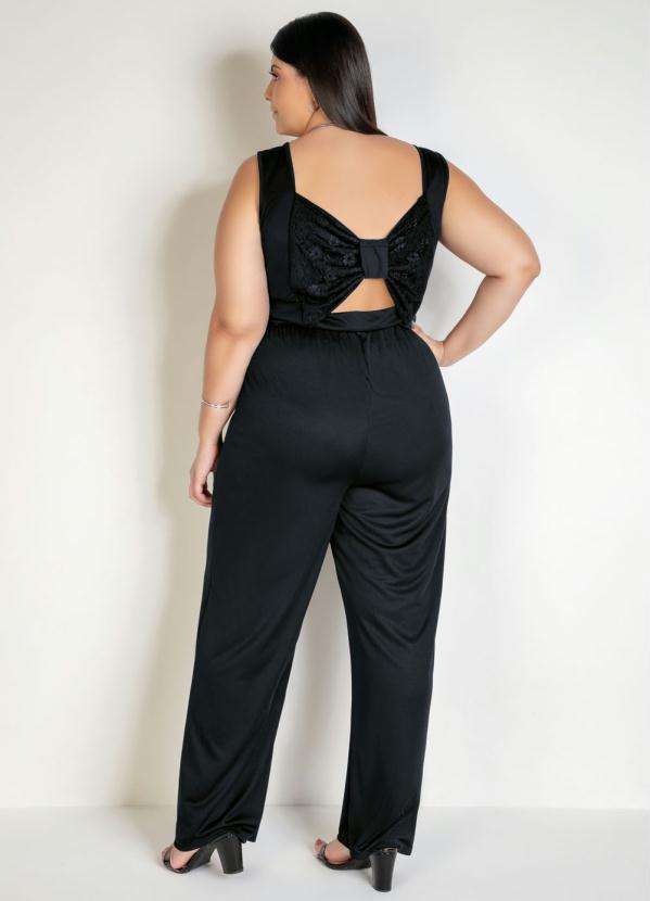 

Macacão Preto Decote Laço nas Costas Plus Size