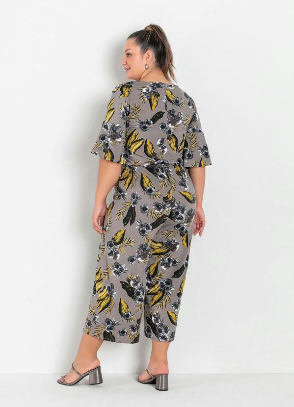 

Macacão Floral Bege Pantacourt Plus Size