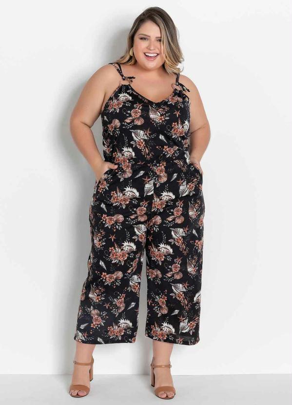 

Macacão Floral Preta Pantacourt Plus Size, Preto