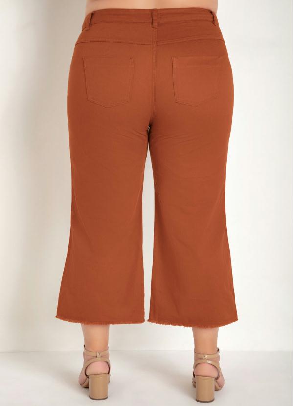 

Calça Pantacourt Caramelo Ampla Plus Size, Marrom