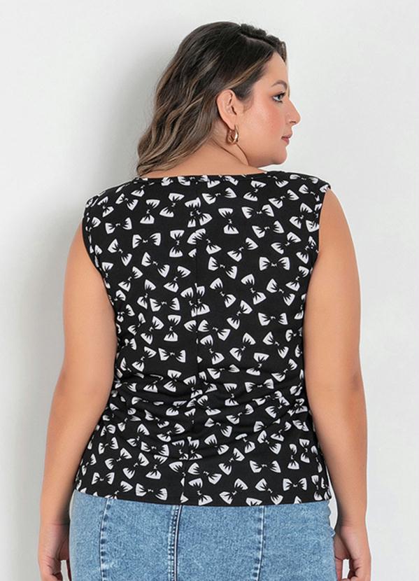 

Regata Lacinhos Preta com Decote V Plus Size, Preto