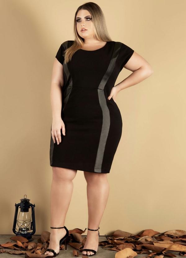 

Vestido com Recortes Pu Preto